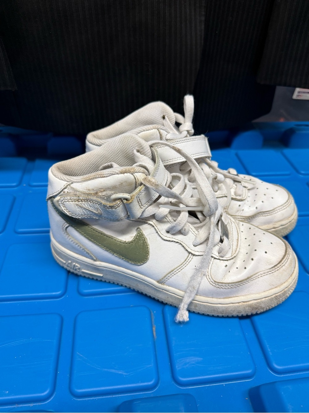 Nike White Mesh Sneakers with green olive Detail